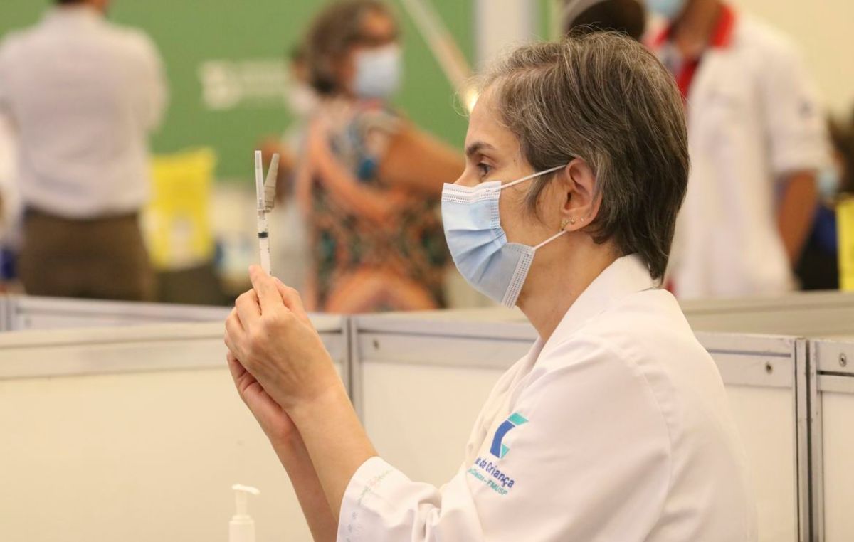 Uso de máscaras por pacientes e profissionais nas unidades de saúde é ...