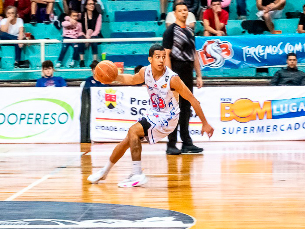 BASQUETEBOL Liderança e última invencibilidade da Liga em jogo 