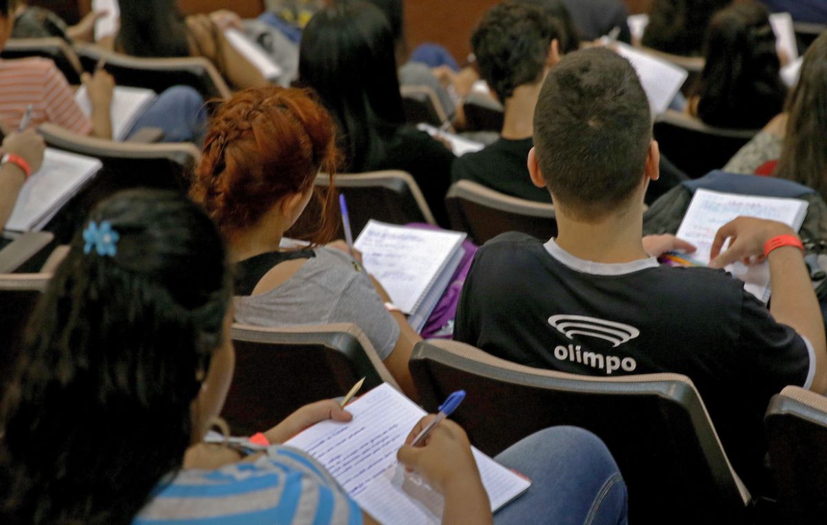 Candidatos que realizaram o Enem contam com bolsas especiais na