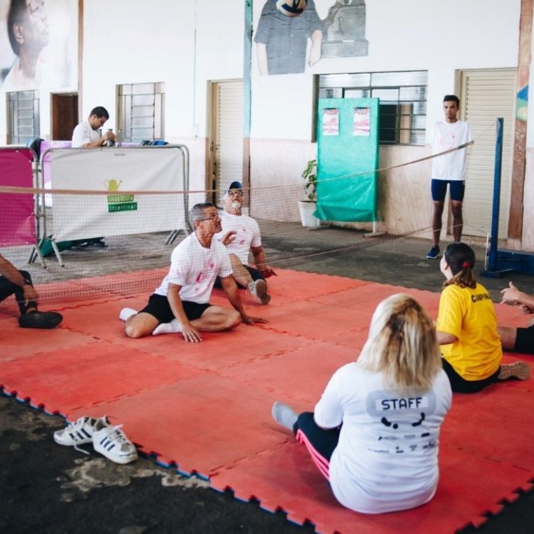 Hockey de mesa adaptado - Educação Física em casa 